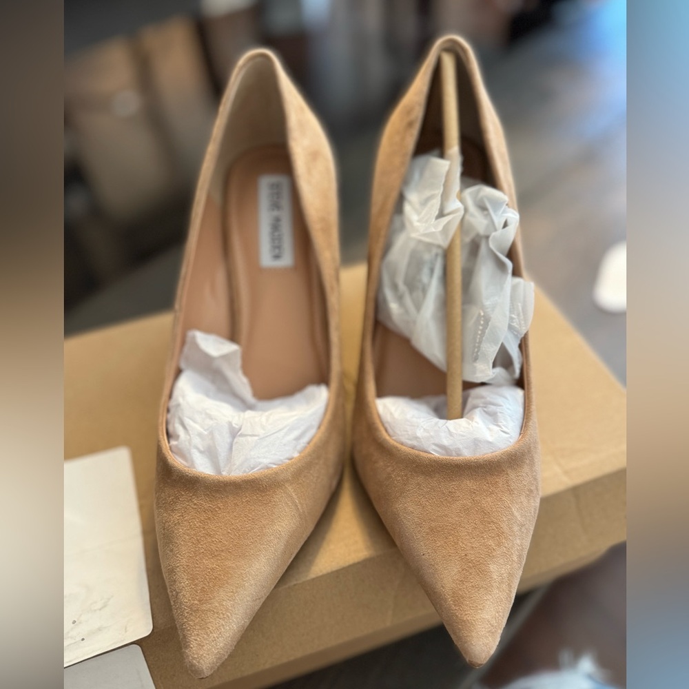 Steve Madden Tan Suede Pumps - Picture 4 of 4